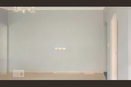 Casa à venda com 230m², 4 quartos e 2 vagas Casa à venda com 230m², 4 quartos e 2 vagasSala de Jantar