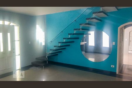Casa à venda com 230m², 4 quartos e 2 vagas Casa à venda com 230m², 4 quartos e 2 vagasSala