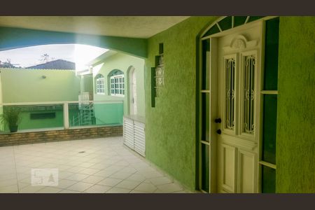 Casa à venda com 230m², 4 quartos e 2 vagas Casa à venda com 230m², 4 quartos e 2 vagasVaranda da Sala