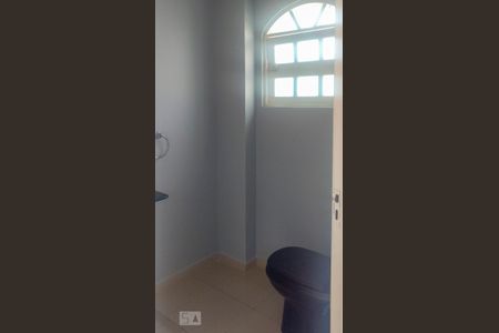 Casa à venda com 230m², 4 quartos e 2 vagas Casa à venda com 230m², 4 quartos e 2 vagasBanheiro 1
