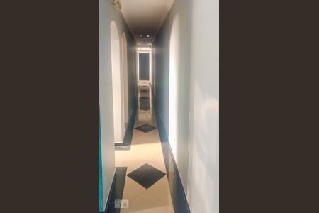 Casa à venda com 230m², 4 quartos e 2 vagas Casa à venda com 230m², 4 quartos e 2 vagasCorredor