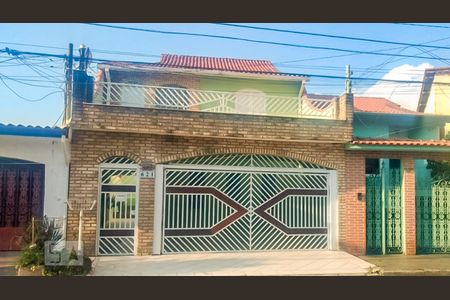 Casa à venda com 230m², 4 quartos e 2 vagas Casa à venda com 230m², 4 quartos e 2 vagasFachada