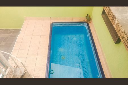 Casa à venda com 230m², 4 quartos e 2 vagas Casa à venda com 230m², 4 quartos e 2 vagasPiscina