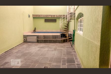 Casa à venda com 230m², 4 quartos e 2 vagas Casa à venda com 230m², 4 quartos e 2 vagasPiscina