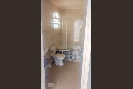 Casa à venda com 230m², 4 quartos e 2 vagas Casa à venda com 230m², 4 quartos e 2 vagasBanheiro 3