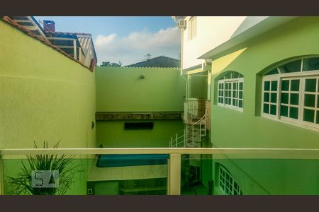 Casa à venda com 230m², 4 quartos e 2 vagas Casa à venda com 230m², 4 quartos e 2 vagasPiscina