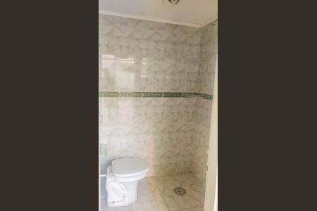 Banheiro de Serviço de casa à venda com 4 quartos, 230m² em Parque Marajoara, Santo André