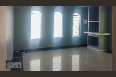 Casa à venda com 230m², 4 quartos e 2 vagas Casa à venda com 230m², 4 quartos e 2 vagasSala
