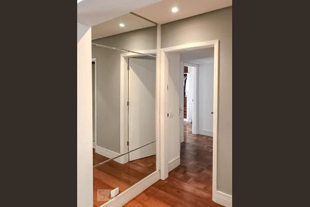 Apartamento à venda com 168m², 3 quartos e 2 vagas Apartamento à venda com 168m², 3 quartos e 2 vagasSegundo dormitório