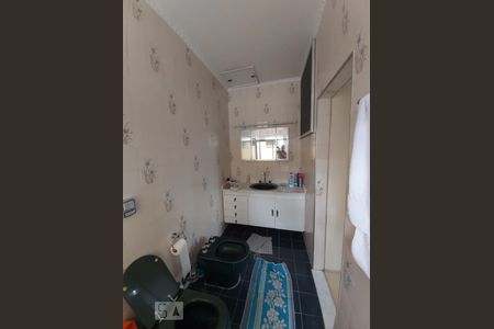 Casa para alugar com 250m², 4 quartos e 5 vagas Casa para alugar com 250m², 4 quartos e 5 vagasBanheiro da Suite