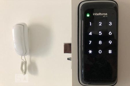 Entrada de kitnet/studio para alugar com 1 quarto, 30m² em Liberdade, São Paulo