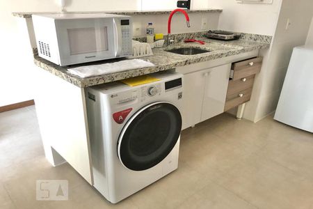 Cozinha e Área de serviço de kitnet/studio para alugar com 1 quarto, 30m² em Liberdade, São Paulo
