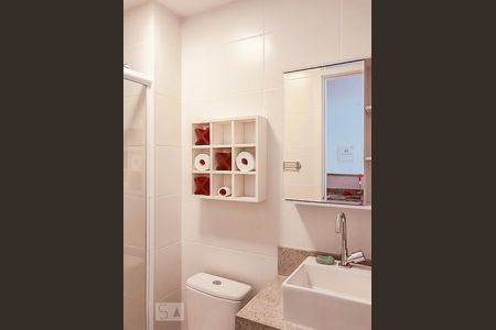 Banheiro de kitnet/studio para alugar com 1 quarto, 30m² em Liberdade, São Paulo