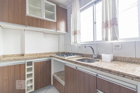 Cozinha de apartamento para alugar com 1 quarto, 50m² em Novo Mundo, Curitiba