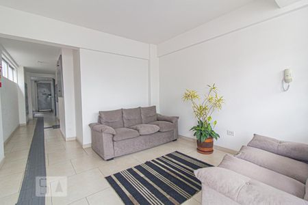 Hall de Entrada de apartamento para alugar com 1 quarto, 50m² em Novo Mundo, Curitiba