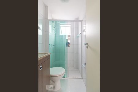 Banheiro de apartamento para alugar com 1 quarto, 50m² em Novo Mundo, Curitiba