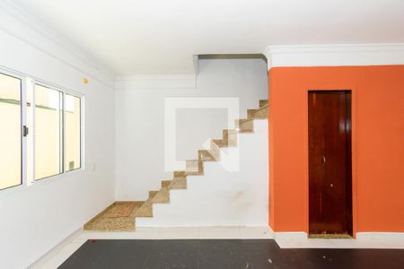 Sala de casa de condomínio para alugar com 2 quartos, 107m² em Vila Invernada, São Paulo