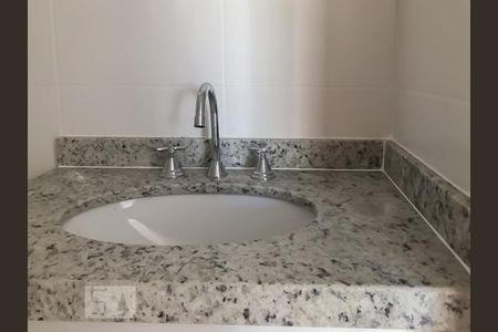 Banheiro de apartamento para alugar com 1 quarto, 50m² em Centro, Rio de Janeiro