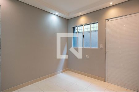 Casa para alugar com 75m², 2 quartos e 2 vagasSala