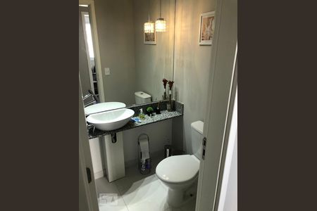 Banheiro Social de apartamento à venda com 2 quartos, 62m² em Vila Anastácio, São Paulo