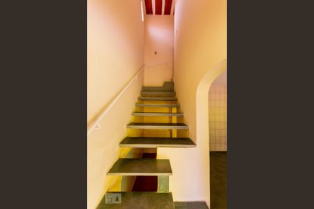 Escada de casa para alugar com 2 quartos, 100m² em Céu Azul, Belo Horizonte