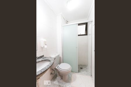 Banheiro de apartamento à venda com 2 quartos, 55m² em Vila Santo Estéfano, São Paulo