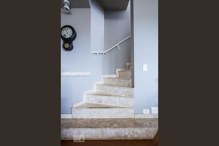 Apartamento para alugar com 340m², 3 quartos e 4 vagasEscada para cobertura