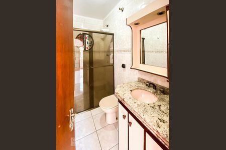 Banheiro da Suíte de casa para alugar com 3 quartos, 196m² em Parque Terra Nova Ii, São Bernardo do Campo