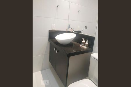 Banheiro social de apartamento para alugar com 3 quartos, 65m² em Mooca, São Paulo