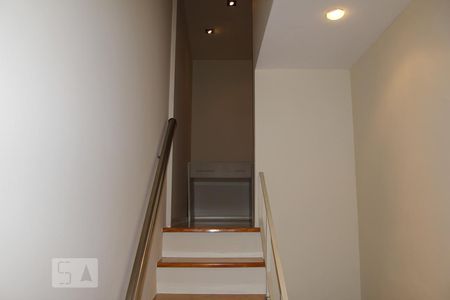 Apartamento para alugar com 79m², 2 quartos e 1 vagaEscadas