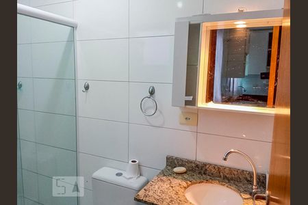 Banheiro  de kitnet/studio para alugar com 2 quartos, 75m² em Vila Scarpelli, Santo André