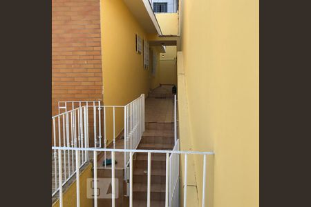 Casa para alugar com 185m², 2 quartos e 2 vagas Casa para alugar com 185m², 2 quartos e 2 vagasEscada