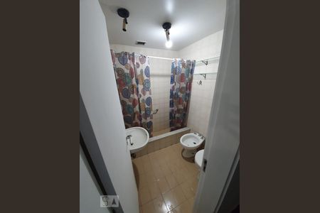 Banheiro Social de apartamento para alugar com 1 quarto, 45m² em Anil, Rio de Janeiro