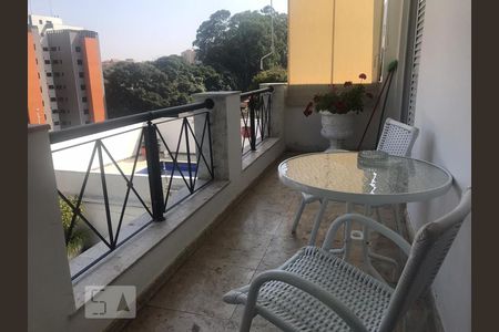 Casa à venda com 700m², 4 quartos e 3 vagas Casa à venda com 700m², 4 quartos e 3 vagasSacada