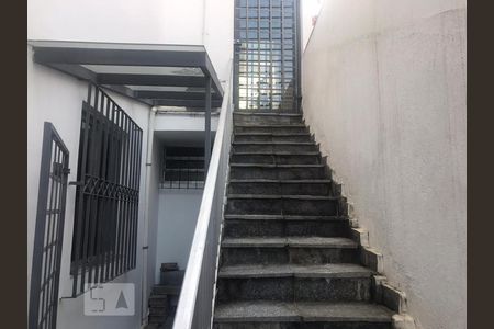 Casa à venda com 700m², 4 quartos e 3 vagas Casa à venda com 700m², 4 quartos e 3 vagasQuintal