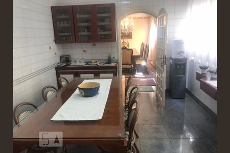 Casa à venda com 700m², 4 quartos e 3 vagas Casa à venda com 700m², 4 quartos e 3 vagasSala