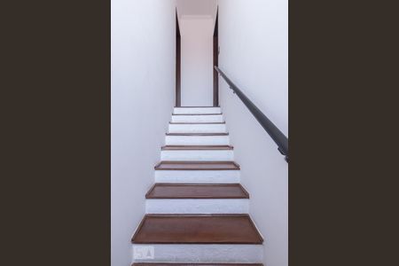 Escada de casa para alugar com 2 quartos, 185m² em Vila Anglo Brasileira, São Paulo