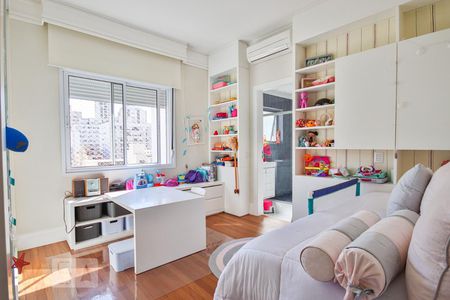 Apartamento à venda com 277m², 4 quartos e 3 vagasQuarto 2