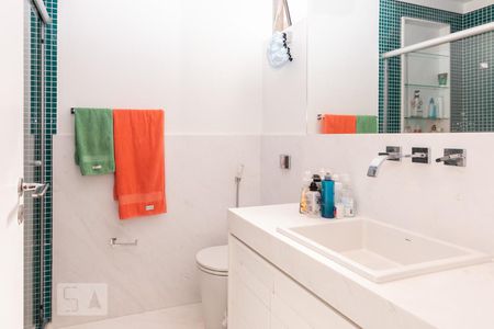 Apartamento à venda com 277m², 4 quartos e 3 vagasBanheiro quarto 1