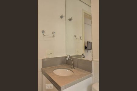 Banheiro  de apartamento para alugar com 1 quarto, 17m² em Santo Amaro, São Paulo