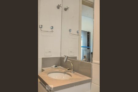 Banheiro de apartamento para alugar com 1 quarto, 15m² em Santo Amaro, São Paulo