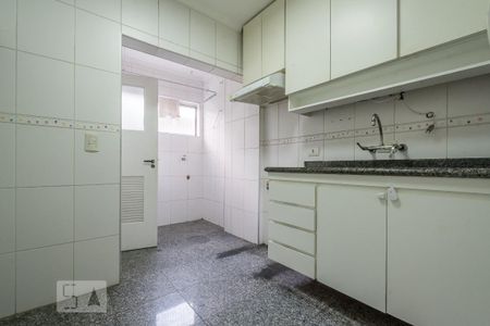 Cozinha de apartamento para alugar com 2 quartos, 60m² em Brooklin Paulista, São Paulo