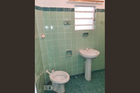 Banheiro de casa para alugar com 1 quarto, 35m² em Vila Darli, São Paulo