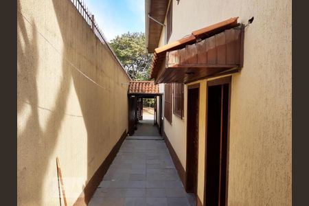 Casa à venda com 120m², 3 quartos e 2 vagasCorredor