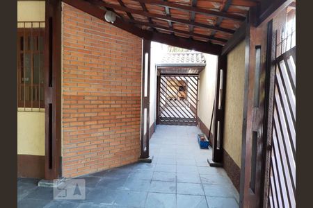 Casa à venda com 120m², 3 quartos e 2 vagasCorredor