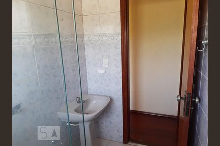 Casa à venda com 120m², 3 quartos e 2 vagasBanheiro 