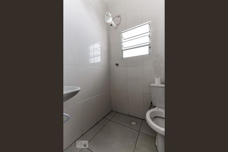 Banheiro de casa para alugar com 1 quarto, 40m² em Vila Guilherme, São Paulo