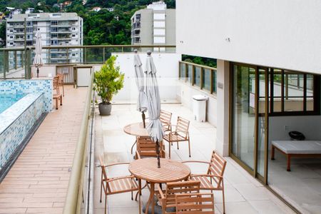 Apartamento à venda com 88m², 2 quartos e 1 vagaÁrea comum da piscina