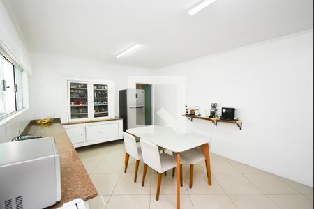 Casa à venda com 380m², 5 quartos e 4 vagas Casa à venda com 380m², 5 quartos e 4 vagasCozinha