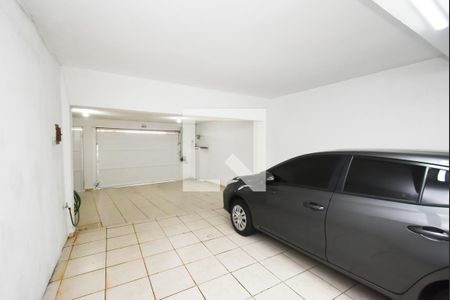 Casa à venda com 380m², 5 quartos e 4 vagas Casa à venda com 380m², 5 quartos e 4 vagasGaragem